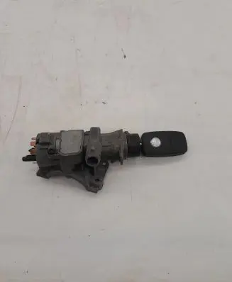 Volkswagen PASSAT B5 Ignition lock 4B0905851