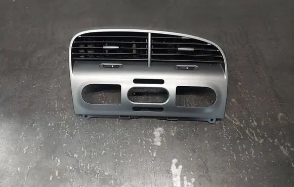 Seat Altea Dash center air vent grill 5P1819110J