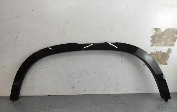 Land Rover Defender Front arch trim LR130587