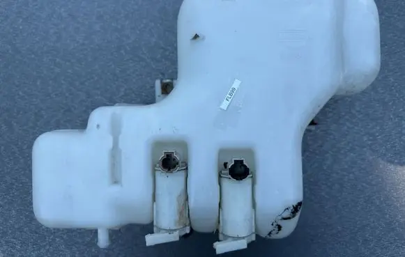 Nissan Patrol Y61 Lamp washer fluid tank 28911VC800