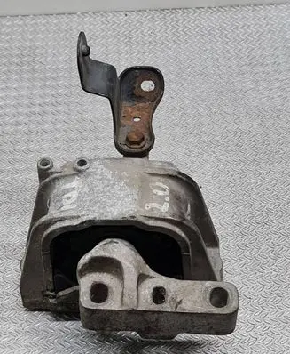 Volkswagen Golf V Engine mount bracket