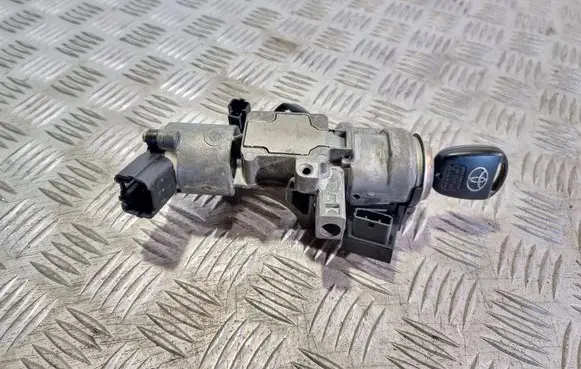 Toyota Avensis T250 Ignition lock N0501517