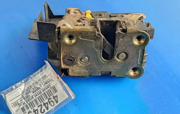 Renault Laguna I Front door lock