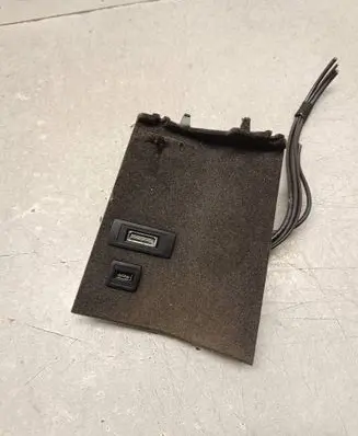 Mercedes-Benz ML W166 USB socket connector A1666800823