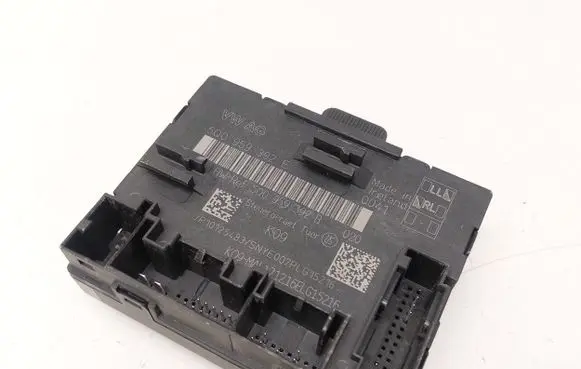 Volkswagen Tiguan Door control unit/module 5Q0959392B