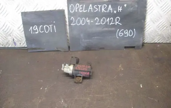 Opel Astra H Vacuum valve 