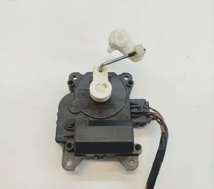 Mitsubishi Pajero Air flap motor/actuator 0637007390