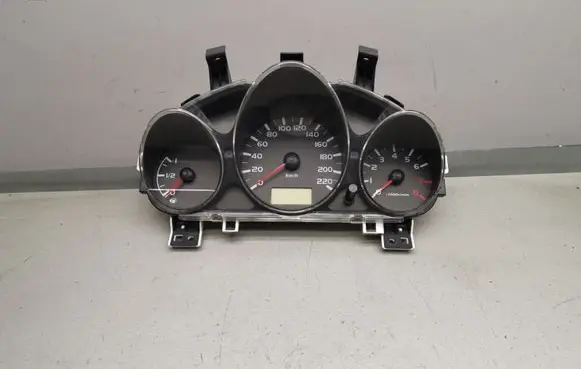 Mitsubishi Colt Speedometer (instrument cluster) 8100A929