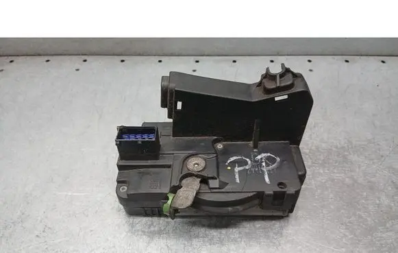 Opel Zafira A Front door lock 