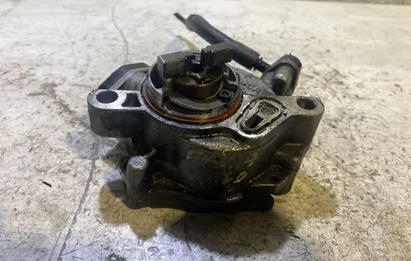 Ford Mondeo MK IV Vacuum pump 9684786780 1C22110W 0441