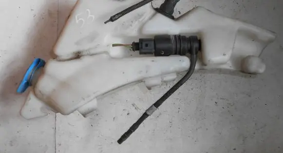 Audi TT Mk1 Windshield washer fluid reservoir/tank 8N0955453A
