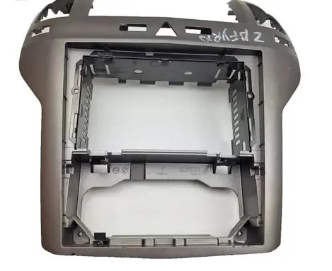 Radio/GPS head unit trim