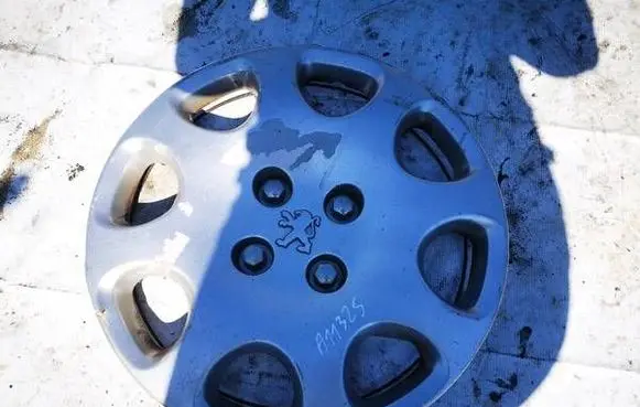 Peugeot 307 R15 wheel hub/cap/trim 9637540880