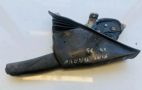 Handbrake/parking brake lever assembly