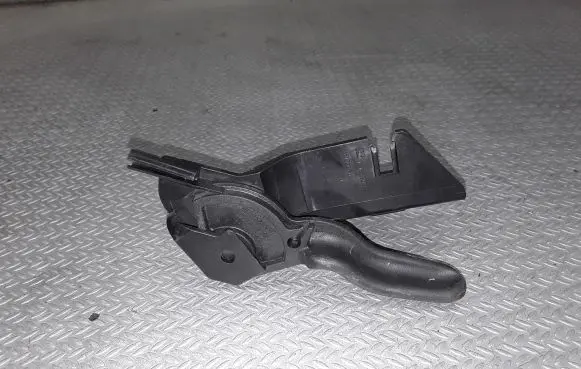 Opel Corsa D Engine bonnet (hood) release handle 13186909