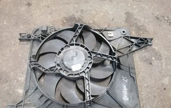 Nissan Qashqai+2 Electric radiator cooling fan