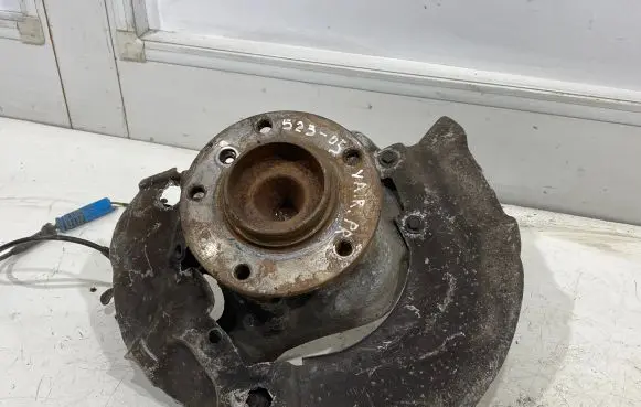 BMW 5 E60 E61 Front wheel hub 6760954P