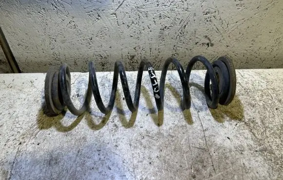 Volkswagen Golf VI Rear coil spring