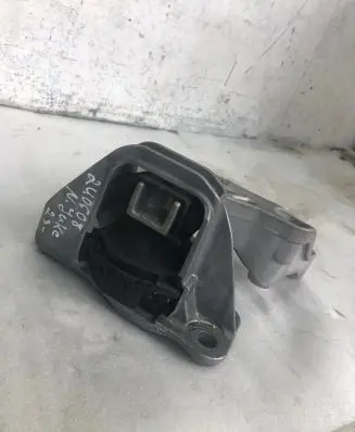 Nissan Juke II F16 Engine mount bracket 112320745r