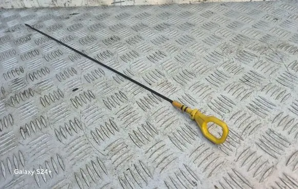 Volkswagen PASSAT B8 Oil level dip stick 04E115611BB