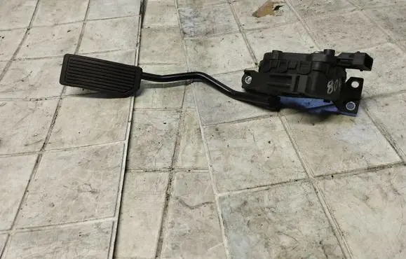 Nissan Almera Tino Accelerator throttle pedal 18002AU410 6PV008620004