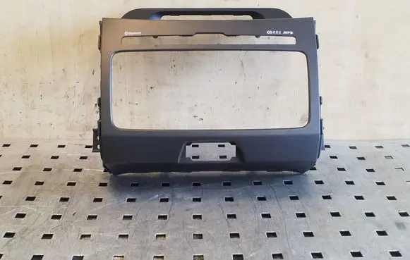 KIA Sportage Radio/GPS head unit trim U097813810