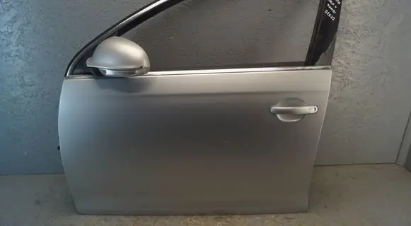 Volkswagen Jetta V Front door