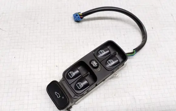 Mercedes-Benz C W203 Electric window control switch A2038210679