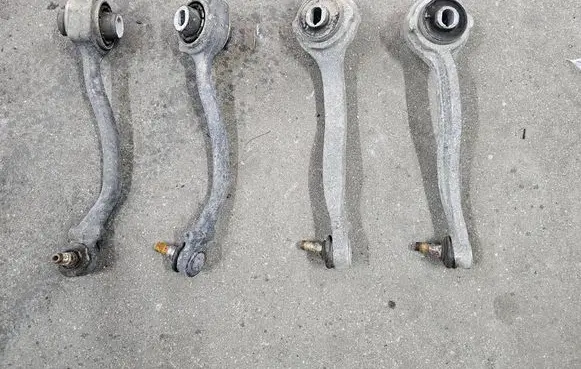 Mercedes-Benz CLK A209 C209 Front lower control arm/wishbone 2959302