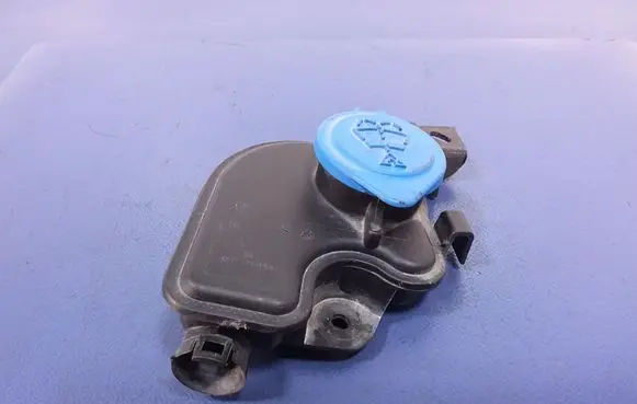BMW X7 G07 Windshield washer fluid reservoir/tank 7361809