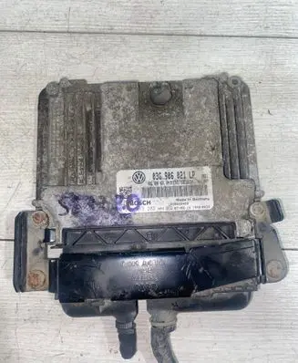 Volkswagen Touran I Engine control unit/module 03G906021AN 0281013283 03G906021LP