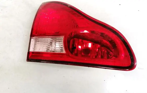 Toyota Avensis Verso Tailgate rear/tail lights