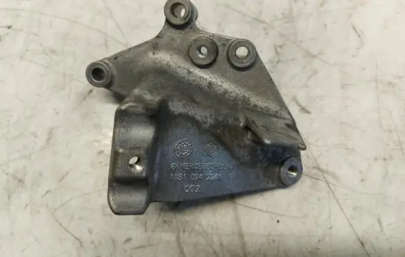 Mercedes-Benz V Class W447 Engine mounting bracket A6510942241