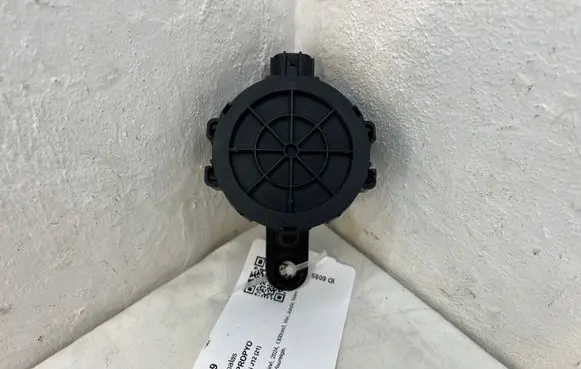 Nissan Qashqai J12 Horn signal 8657047011