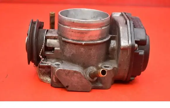 Volkswagen Golf IV Throttle body valve 06A133064M