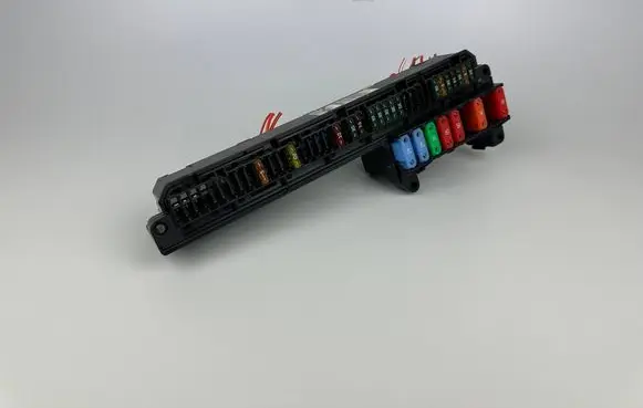 BMW 6 E63 E64 Fuse module 6957330 695733001 6114695733001