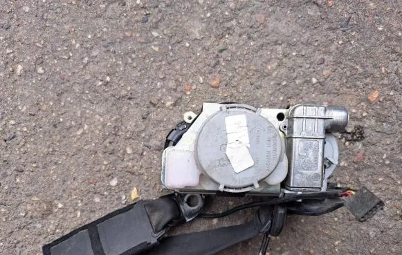 Audi A4 S4 B9 Front seatbelt 8S7857705D