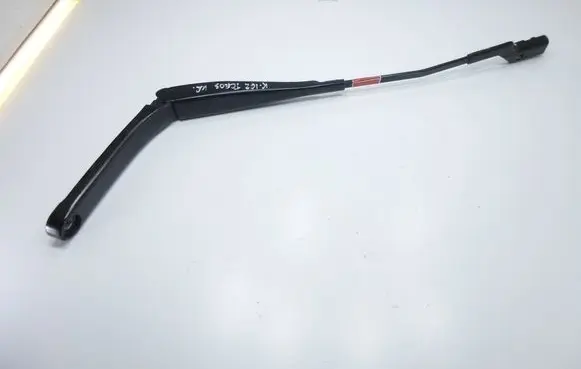 Front wiper blade arm