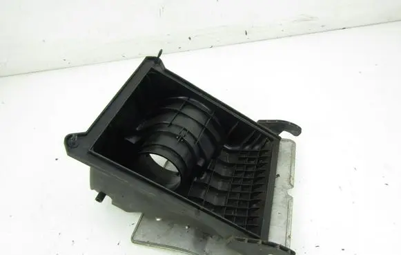 Audi A4 S4 B7 8E 8H Air filter box 03G133837