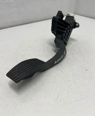 Opel Adam Accelerator throttle pedal 13305804