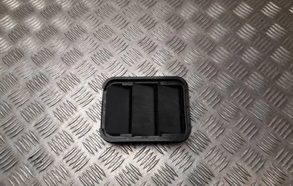 Nissan Qashqai J12 Rear air vent grill 768046RS0A