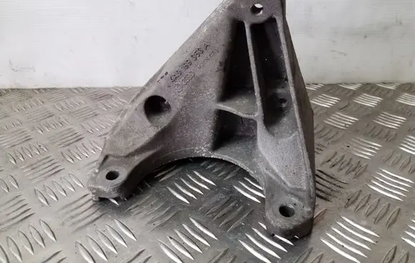Audi A6 S6 C4 4A Engine mounting bracket 4A0199353A