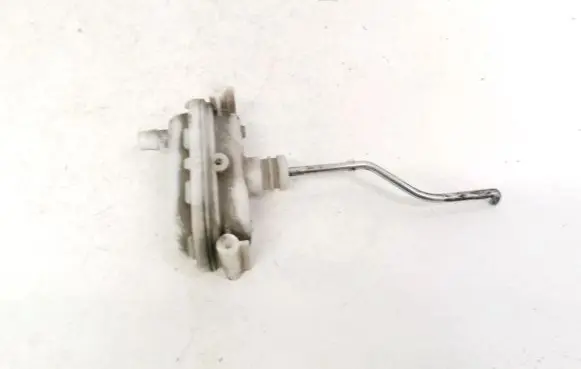 Volkswagen PASSAT B4 Central locking vacuum pump 3A9862159A