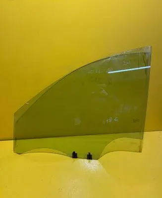 Dacia Sandero II Front door window glass four-door E943R-000015