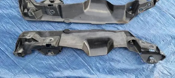 Renault Laguna III Fender mounting bracket