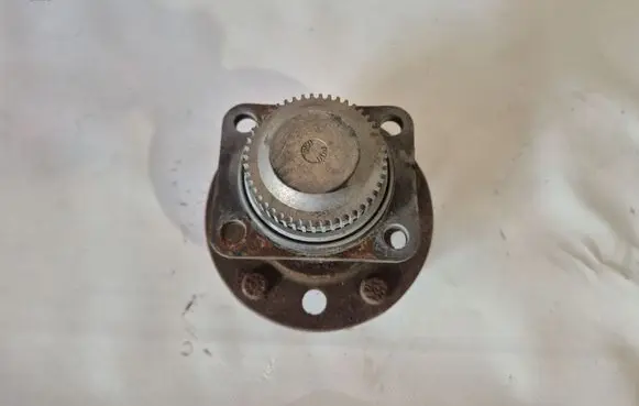 Chevrolet Corvette Front wheel bearing hub 