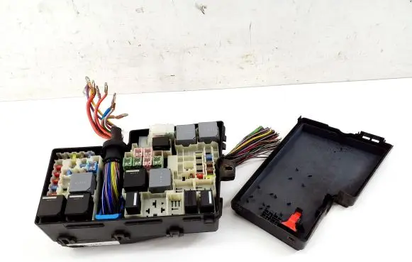 Ford C-MAX II Fuse box set AV6T14A142AB AV6T14A076AB