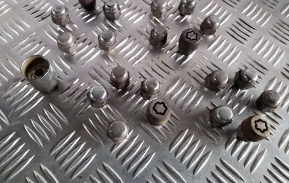 Nuts/bolts