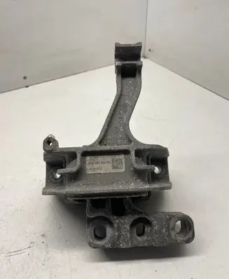 Volkswagen Golf VII Engine mount bracket 5Q0199262BD 5Q0199262