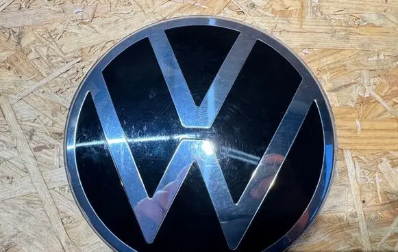 Volkswagen Up Manufacturer badge logo/emblem 1S6853601E